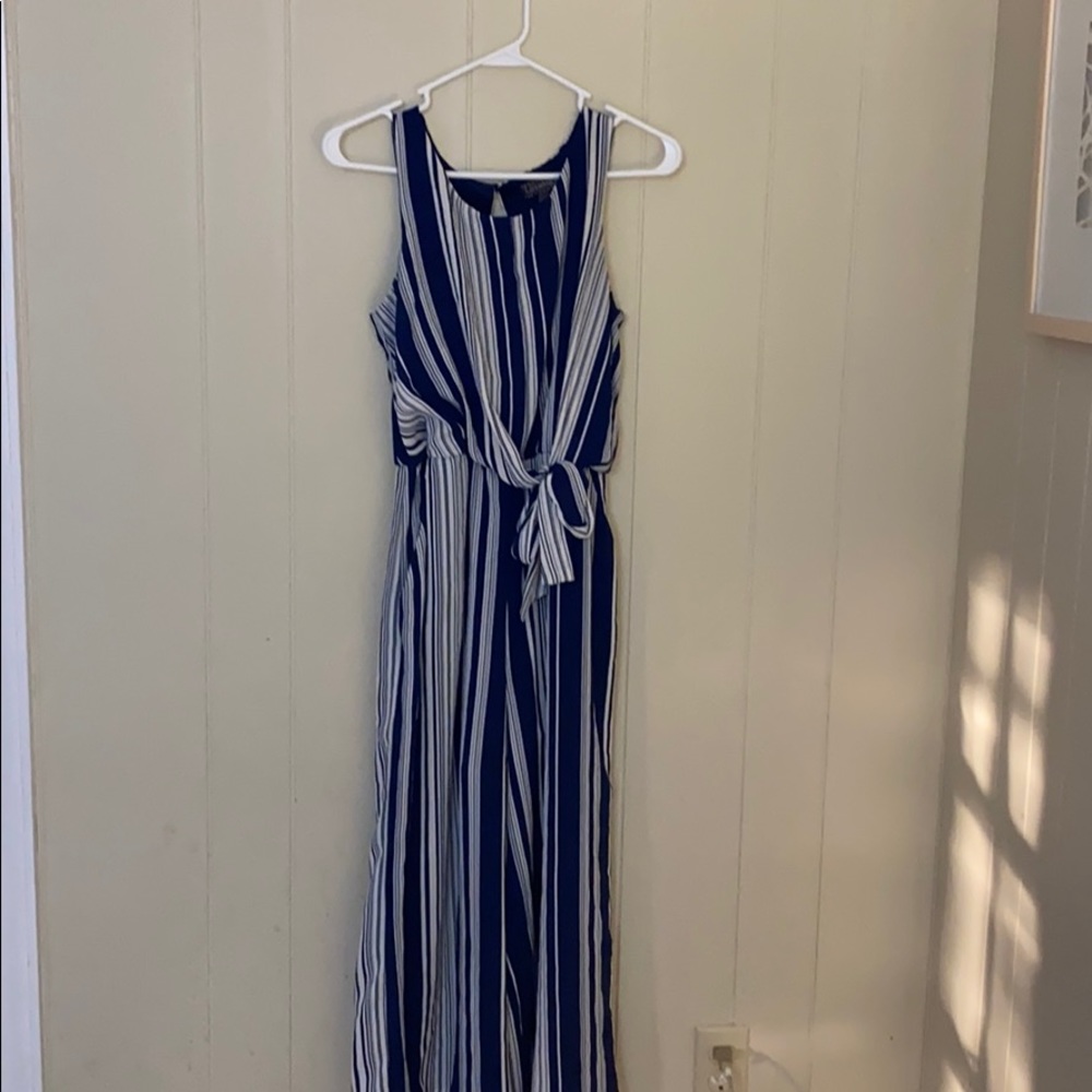 Jumpsuit with a tie on the front.